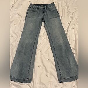 Silver Jeans light wash/blue. Super cute pockets!